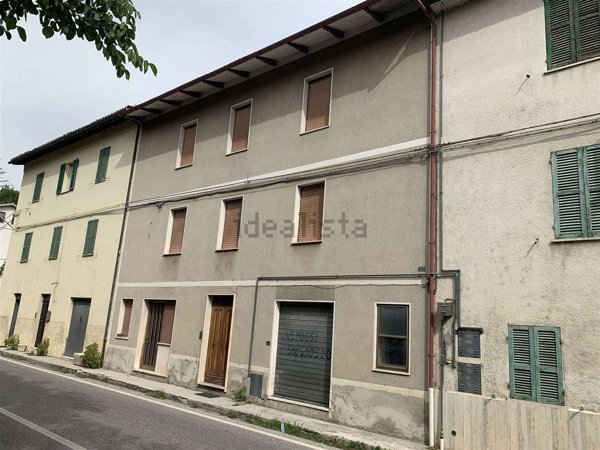 appartamento in vendita a Fiuminata in zona Massa