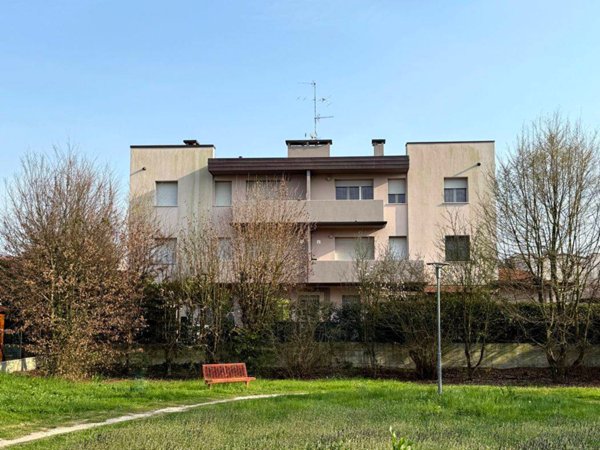 appartamento in vendita a Fiuminata in zona Castello