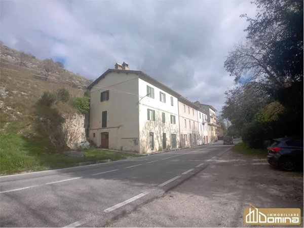 appartamento in vendita a Fiuminata in zona Massa