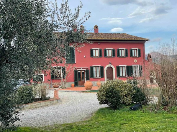 casa indipendente in vendita a Fiuminata in zona Castello