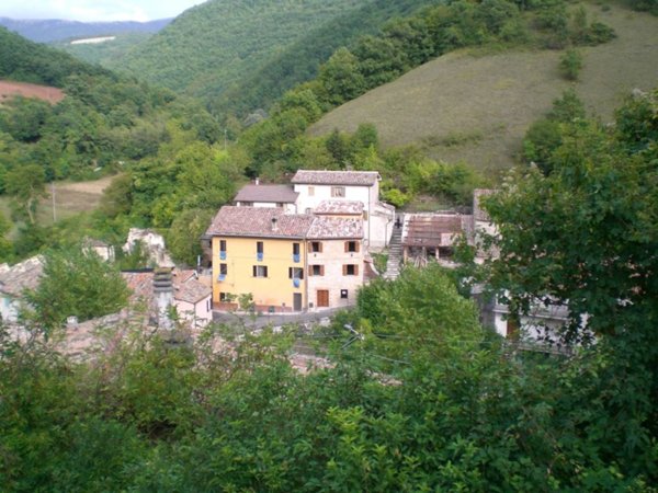 casa indipendente in vendita a Fiuminata
