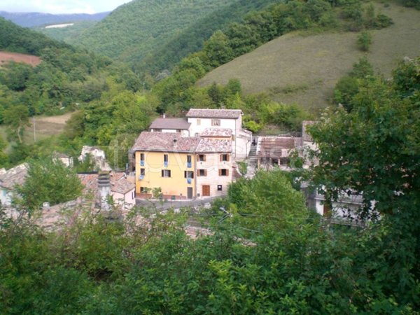 casa indipendente in vendita a Fiuminata