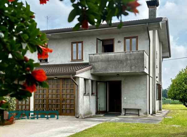 casa indipendente in vendita a Fiuminata in zona Castello