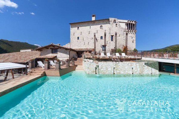 villa in vendita a Fiuminata in zona Castello