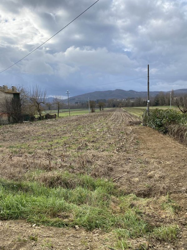 terreno edificabile in vendita a Fiuminata in zona Castello