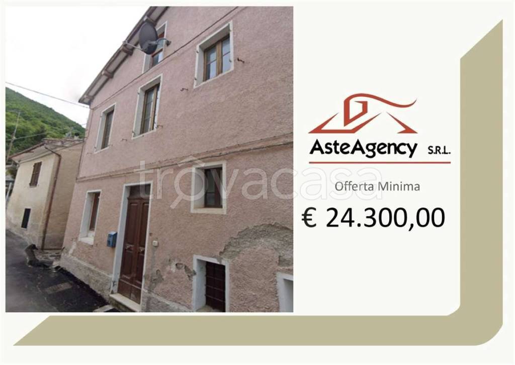 appartamento in vendita a Fiuminata in zona Valcora
