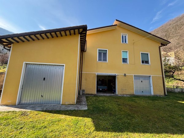 casa indipendente in vendita a Fiuminata in zona San Cassiano