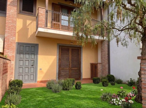 casa indipendente in vendita a Fiuminata