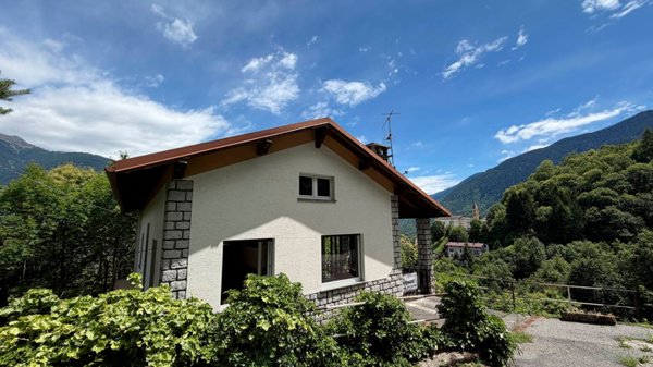 casa indipendente in vendita a Fiuminata in zona Castello