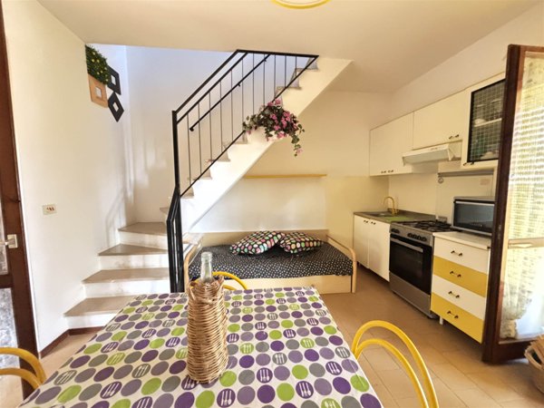 casa indipendente in vendita a Fiuminata in zona Castello
