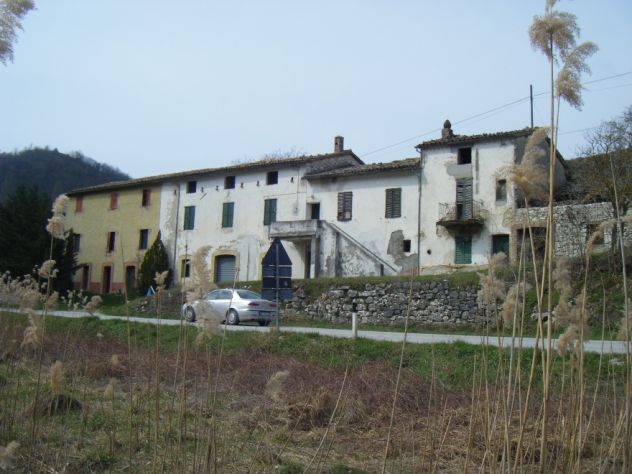 casa indipendente in vendita a Fiuminata