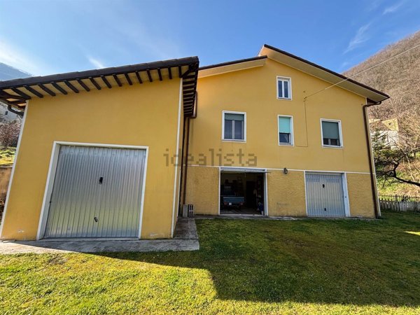 casa indipendente in vendita a Fiuminata in zona San Cassiano