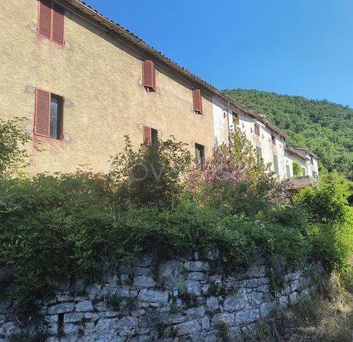casa indipendente in vendita a Fiuminata