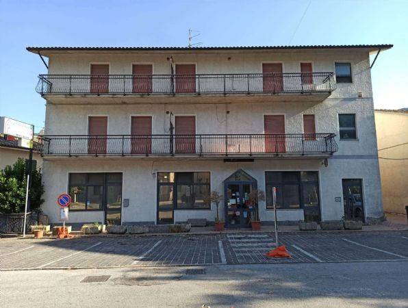 appartamento in vendita a Fiuminata in zona Massa