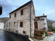 casa indipendente in vendita a Fiuminata in zona Pontile