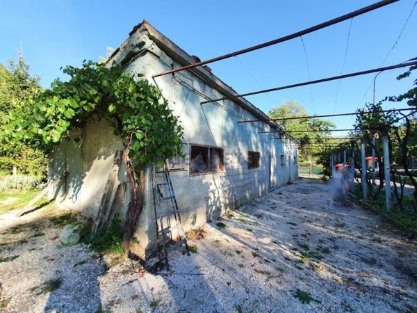 locale di sgombero in vendita a Gagliole in zona Selvalagli