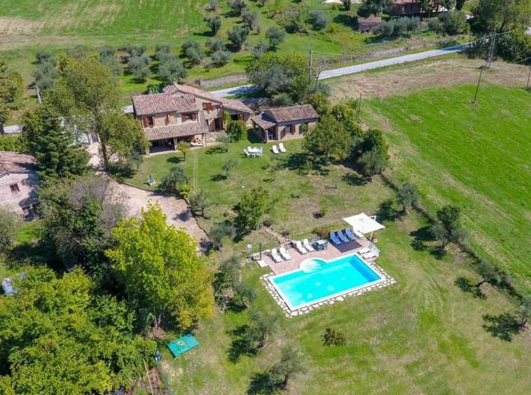 casa indipendente in vendita a Gualdo