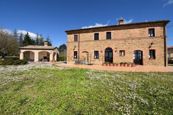 casa indipendente in vendita a Gualdo