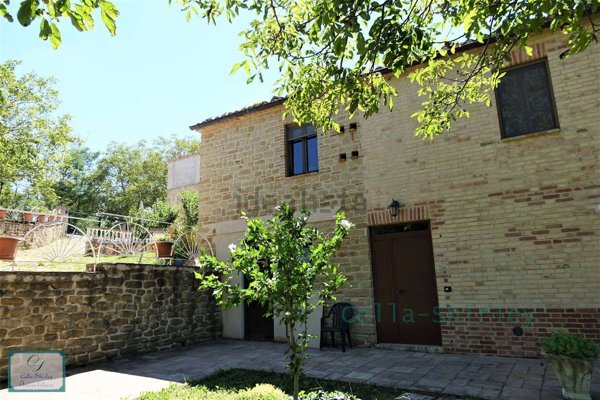 casa indipendente in vendita a Gualdo in zona Morrone