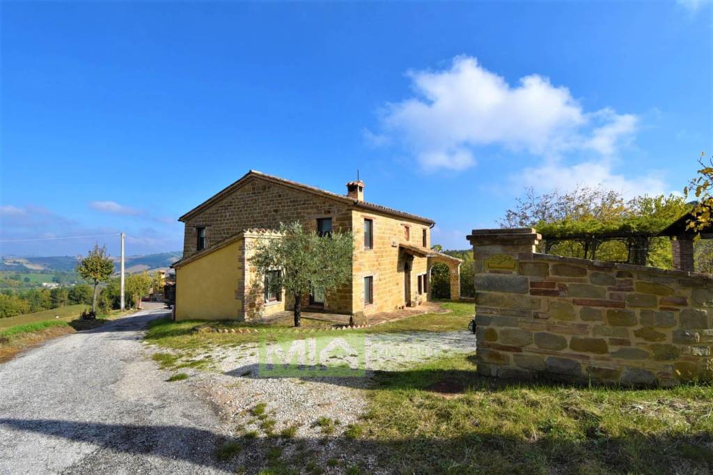 casa indipendente in vendita a Gualdo
