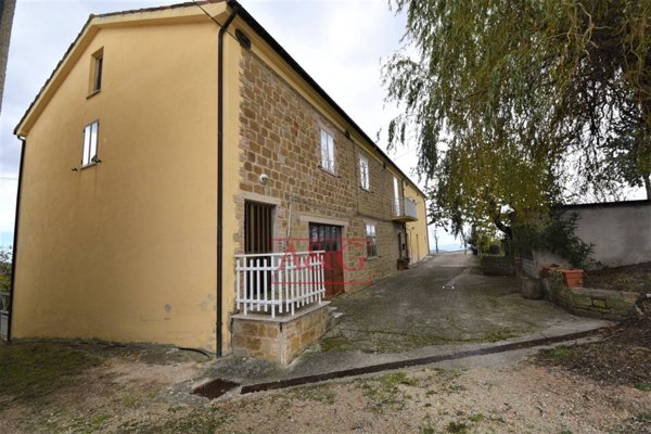 casa indipendente in vendita a Gualdo in zona Morrone