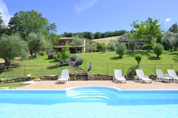 casale in vendita a Gualdo in zona Valle