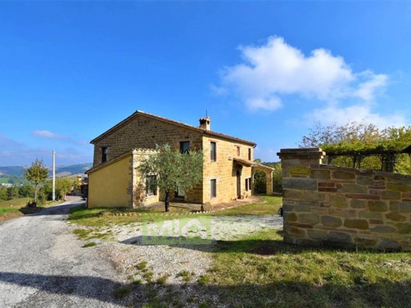 casa indipendente in vendita a Gualdo