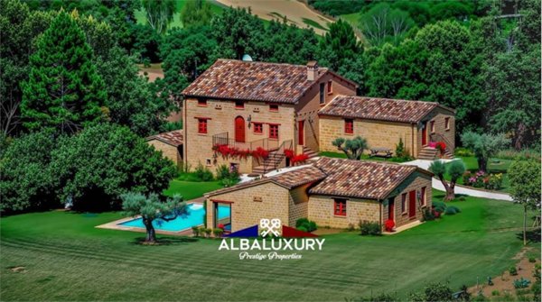 casa indipendente in vendita a Gualdo