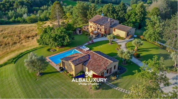 casa indipendente in vendita a Gualdo