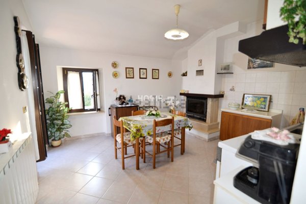 casa indipendente in vendita a Gualdo in zona Zazza