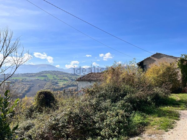 casale in vendita a Gualdo in zona Massignano
