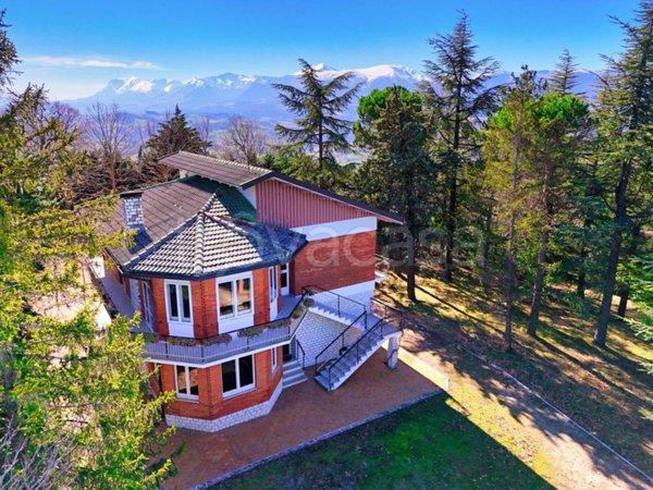 casa indipendente in vendita a Gualdo