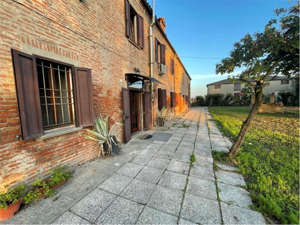 casa indipendente in vendita a Gualdo