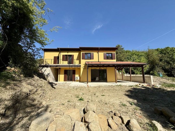 casa indipendente in vendita a Gualdo in zona Contro