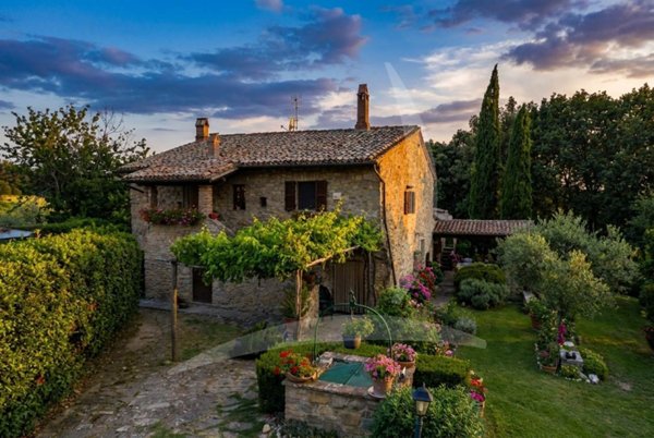 casa indipendente in vendita a Gualdo