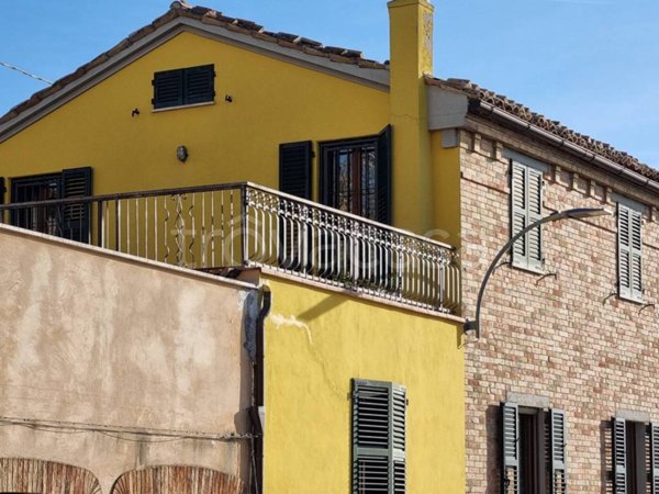 casa indipendente in vendita a Loro Piceno