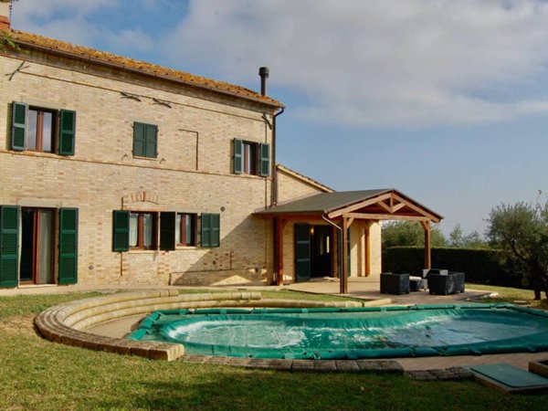 casa indipendente in vendita a Loro Piceno