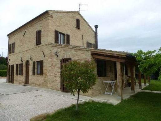 casa indipendente in vendita a Loro Piceno