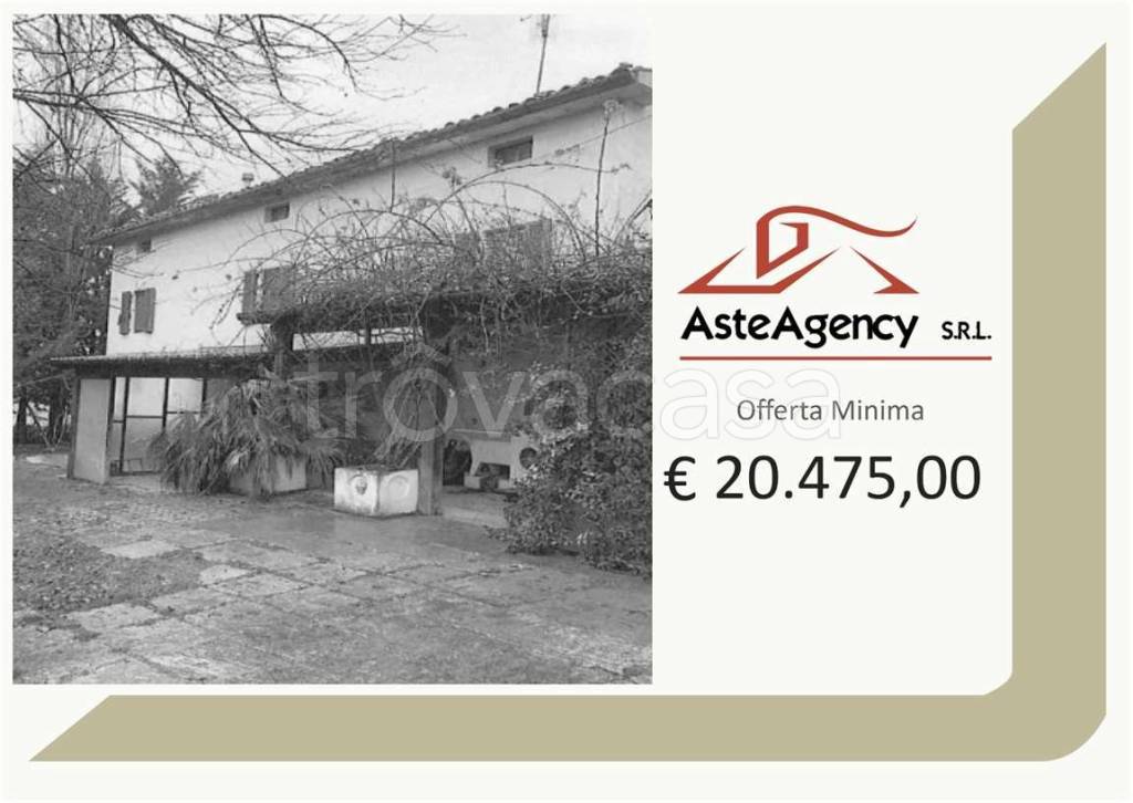 casa semindipendente in vendita a Loro Piceno in zona Varco