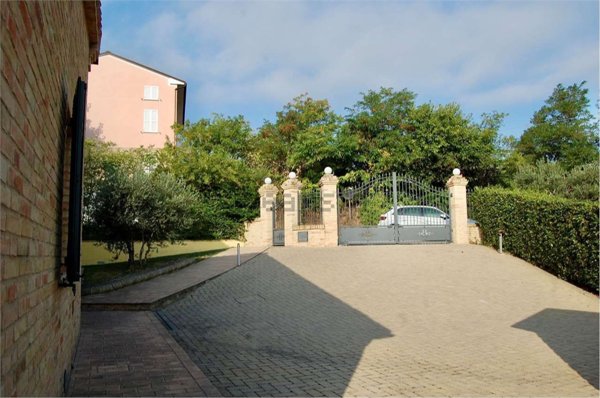 casa indipendente in vendita a Loro Piceno