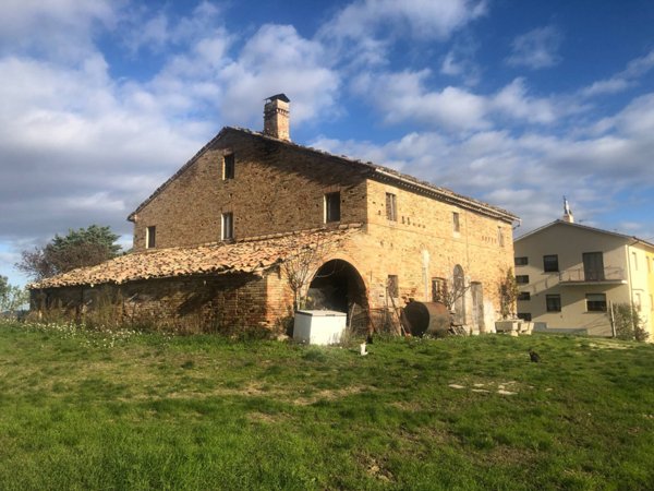 casa indipendente in vendita a Loro Piceno