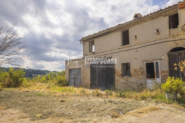 casa indipendente in vendita a Loro Piceno