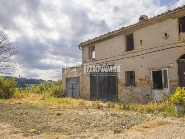 casa indipendente in vendita a Loro Piceno