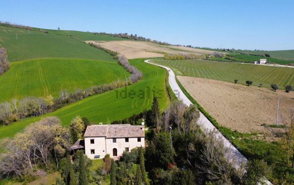 casale in vendita a Loro Piceno