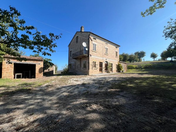 casa indipendente in vendita a Loro Piceno in zona Borgo San Lorenzo
