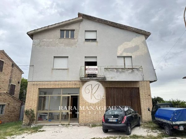 appartamento in vendita a Loro Piceno in zona Borgo San Lorenzo