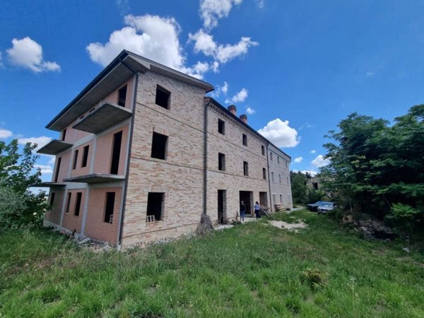 intera palazzina in vendita a Loro Piceno
