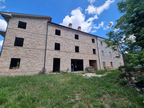 intera palazzina in vendita a Loro Piceno