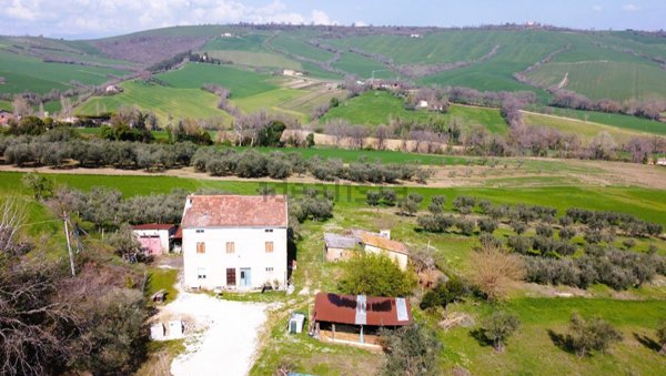 appartamento in vendita a Loro Piceno