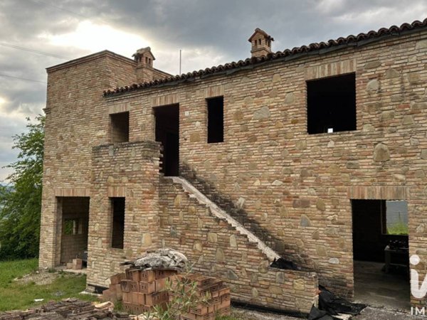 casa indipendente in vendita a Loro Piceno